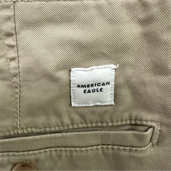 American Eagle Lived-In Khaki Chino Shorts At the Knee in Tan Size 38 NWT - Picture 3 of 5